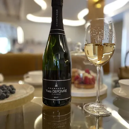 Luxueux Appartement, Avec Terrasse Vue Champs-elysees Apartmán *
